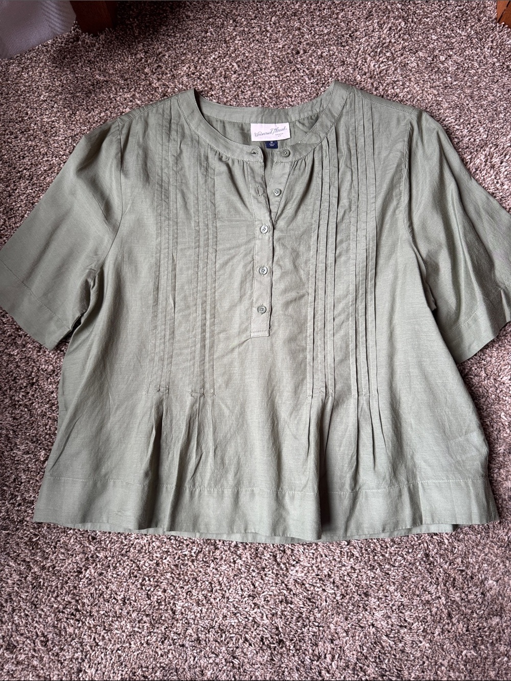 Universal Thread Sage Green Pintuck Henley Tunic Top